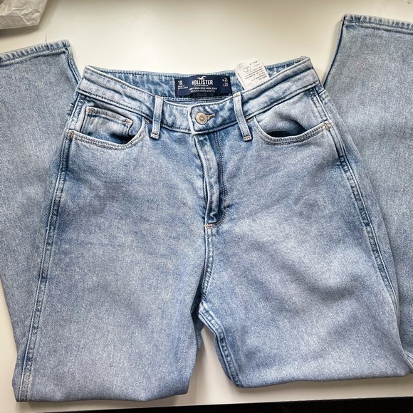 Hollister Denim - Hollister Curvy High Rise Mom Jean